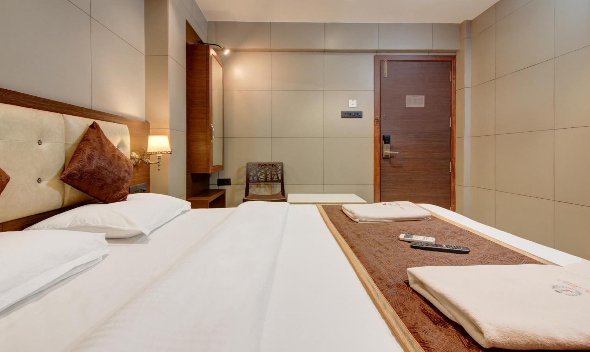 Hotel Leela Кальян Экстерьер фото
